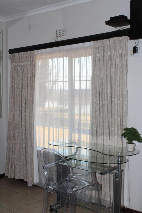 The Lakehouse Guest House Brakpan Vliegveld Εξωτερικό φωτογραφία