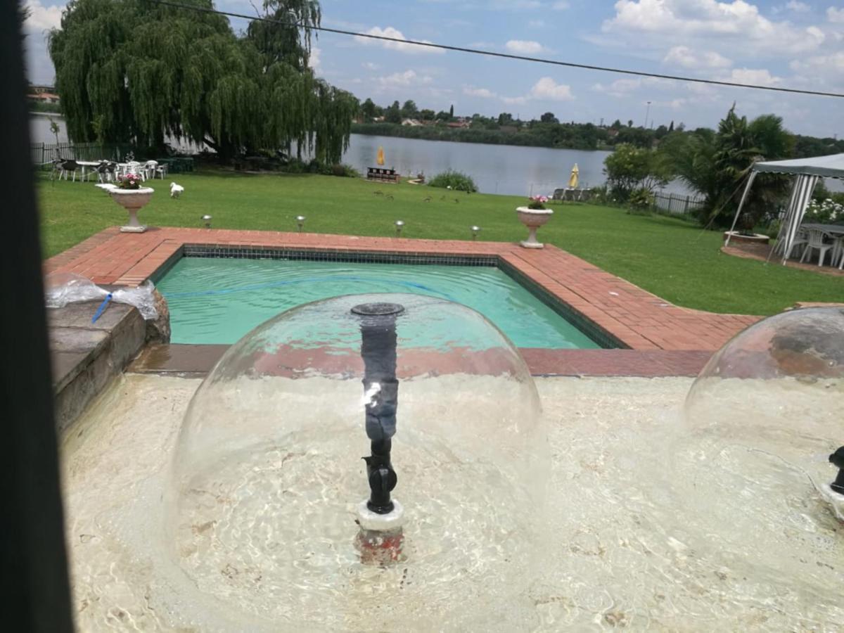 The Lakehouse Guest House Brakpan Vliegveld Εξωτερικό φωτογραφία